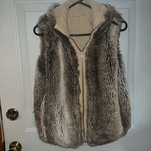 Weatherproof faux fur reversible tan vest size medium